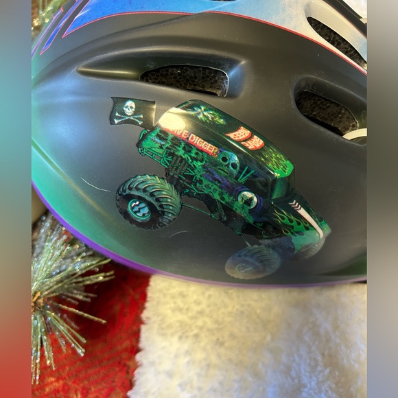 NWT Grave Digger Helmet ๐ช for Kids - Picture 5 of 10